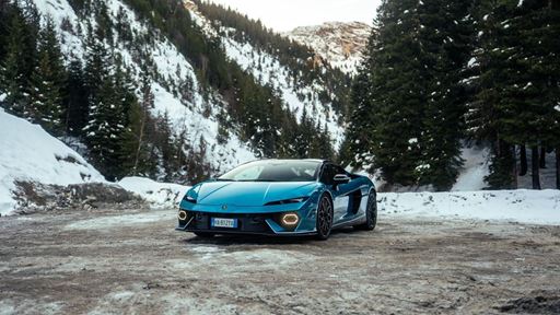 -shedrivesalambo-courchevel-edition