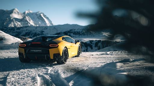 -shedrivesalambo-courchevel-edition