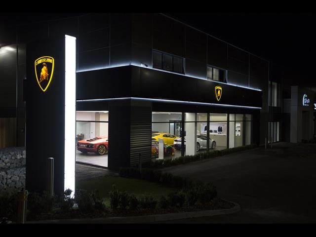 Lamborghini Media Center Lamborghini Eroffnet In Bristol