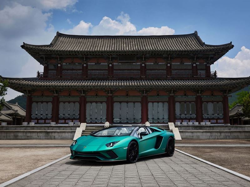 Lamborghini Seoul Unveils the Aventador S Roadster Korean Special Series