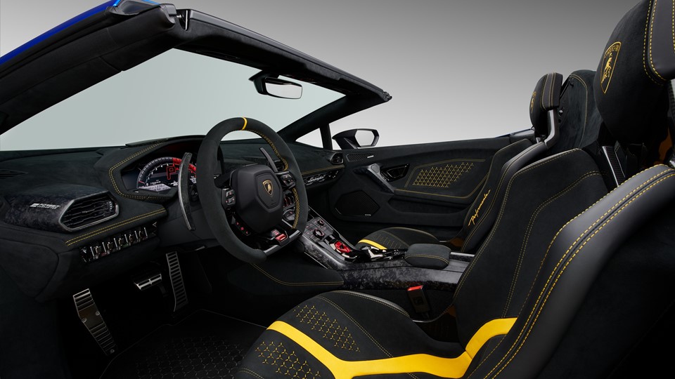 Huracan Performante Spyder interior