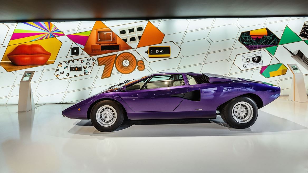 13 Lamborghini Countach Viola