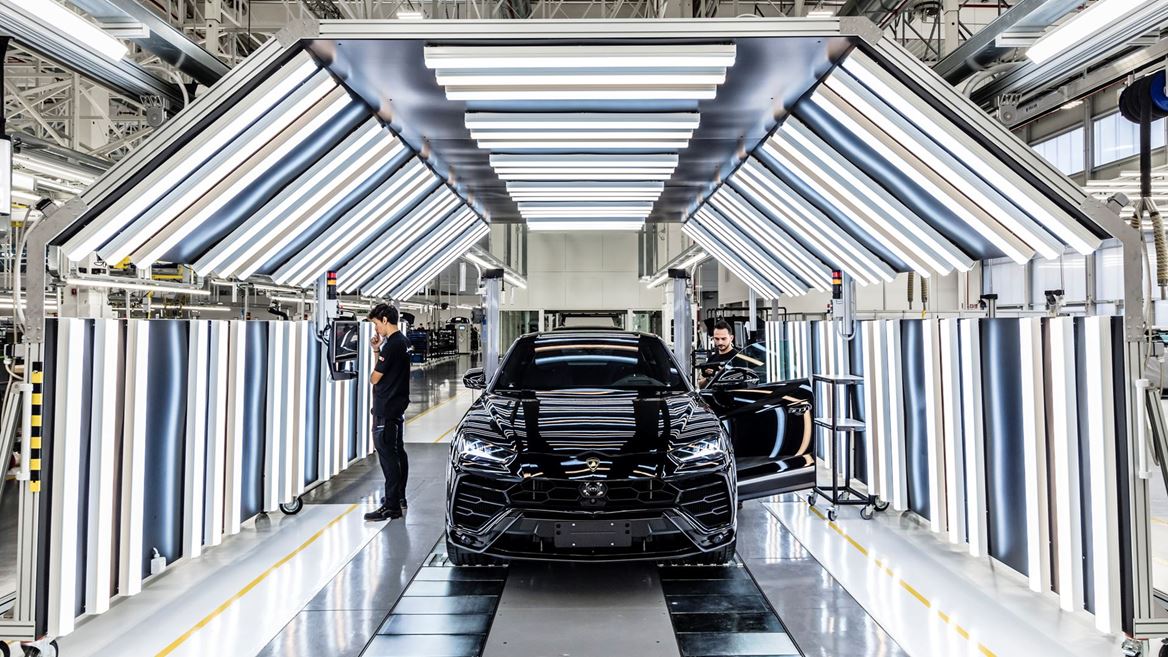 Automobili Lamborghini Urus light tunnel