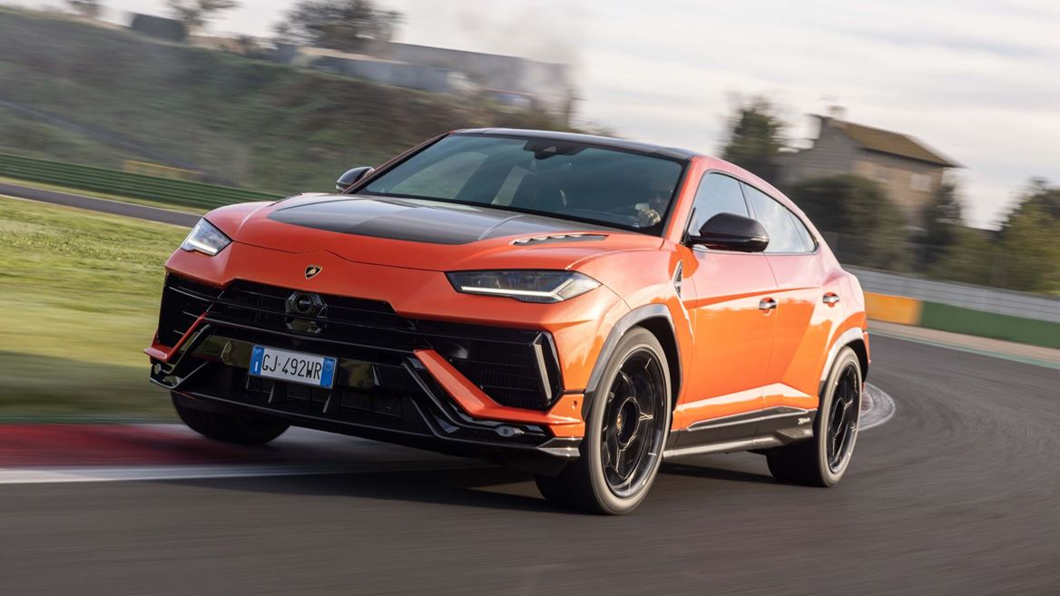 Urus Performante Dynamic Launch Vallelunga 2022