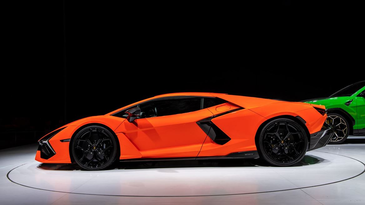 Lamborghini Revuelto