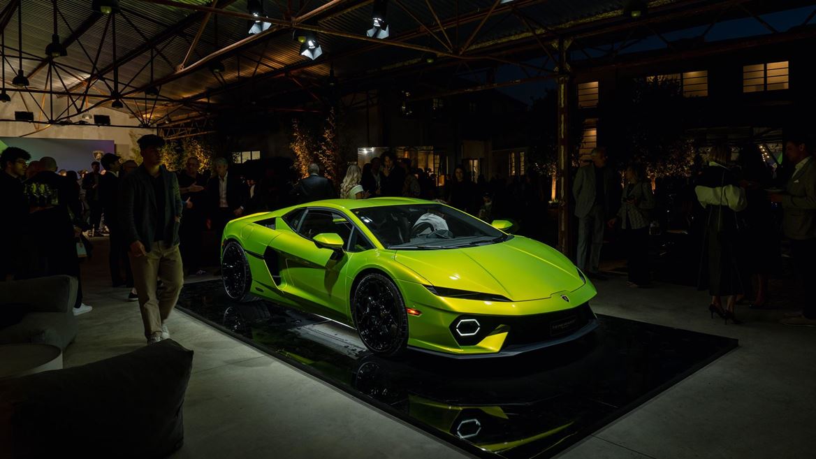 Urus SE Tettonero Capsule at Milan Design Week