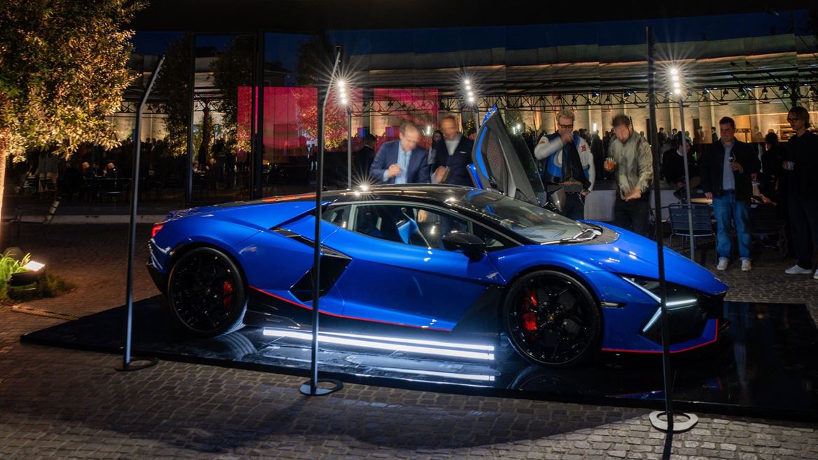 Urus SE Tettonero Capsule at Milan Design Week