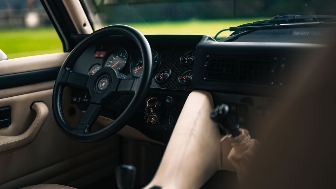 Lamborghini LM002