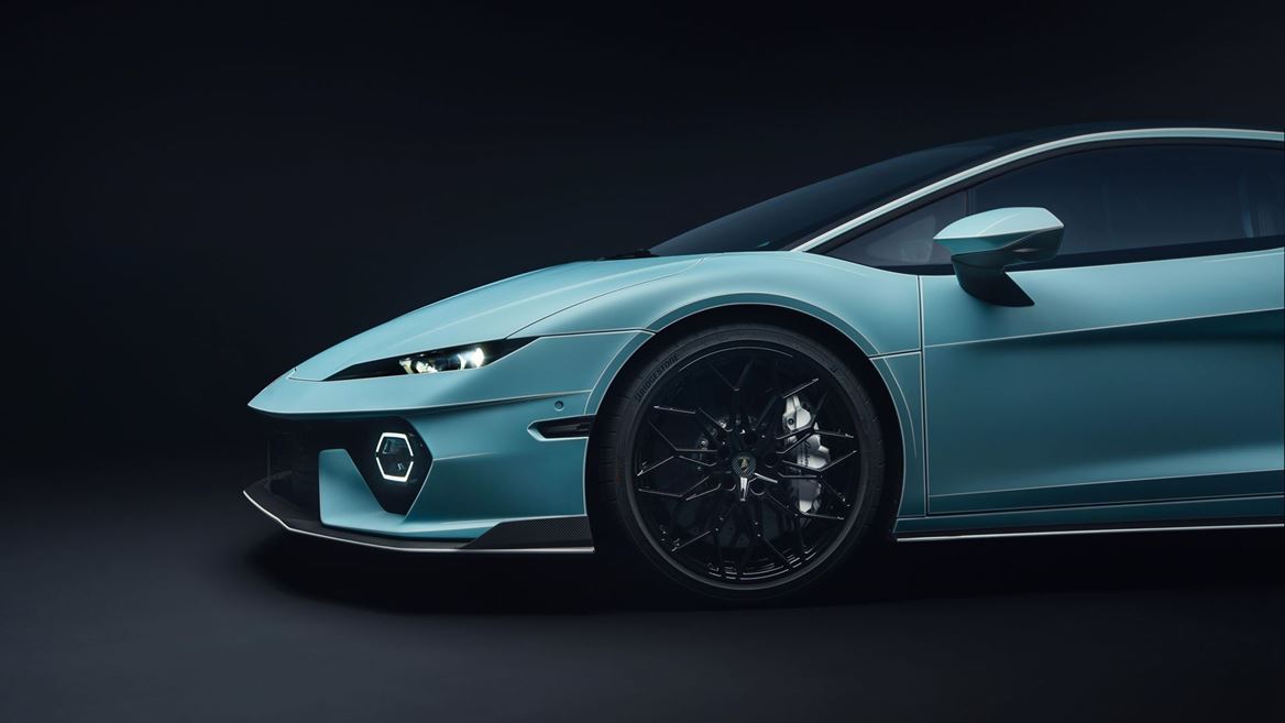 Lamborghini Temerario Ad Personam in Celeste Fedra and Bianco Phanes