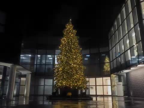 automobili-lamborghini-presents--the-dinner---the-christmas-video-celebrating-authenticity--memory--