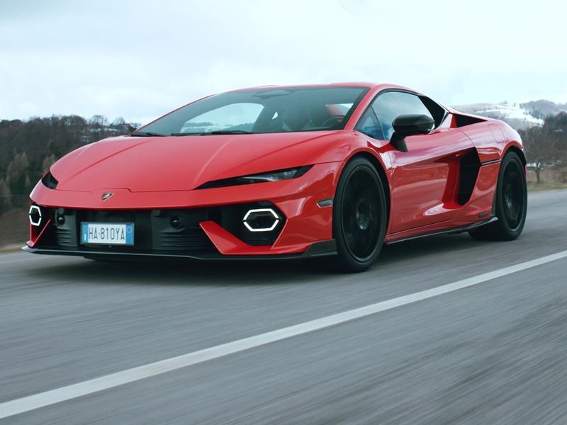 lamborghini-temerario-and-explorer-mike-horn