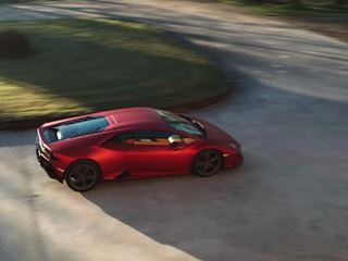 Automobili Lamborghini wishes Happy Christmas with a new video: “Unexpected emotions are more than just a gift”