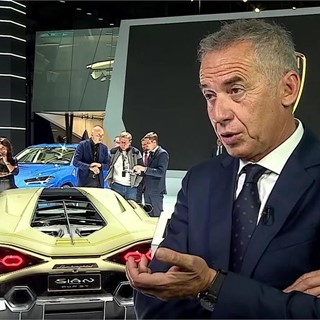 Maurizio Reggiani, Chief Technical Officer, introduces the new Lamborghini Sián FKP 37 (Italian)