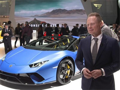 mitja-borkert--head-of-centro-stile--presents-the-new-lamborghini-hurac-n-performante-spyder--englis