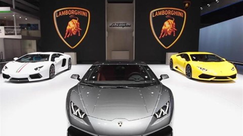 Automobili-Lamborghini-Stand