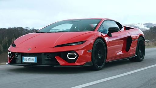 lamborghini-temerario-and-explorer-mike-horn