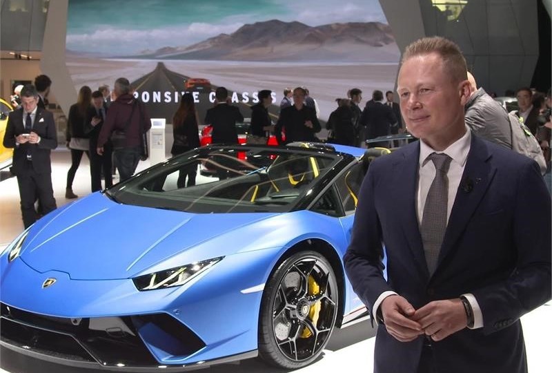 mitja-borkert--head-of-centro-stile--presents-the-new-lamborghini-hurac-n-performante-spyder--englis