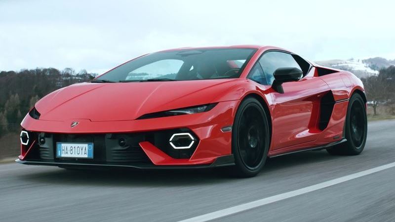 lamborghini-temerario-and-explorer-mike-horn