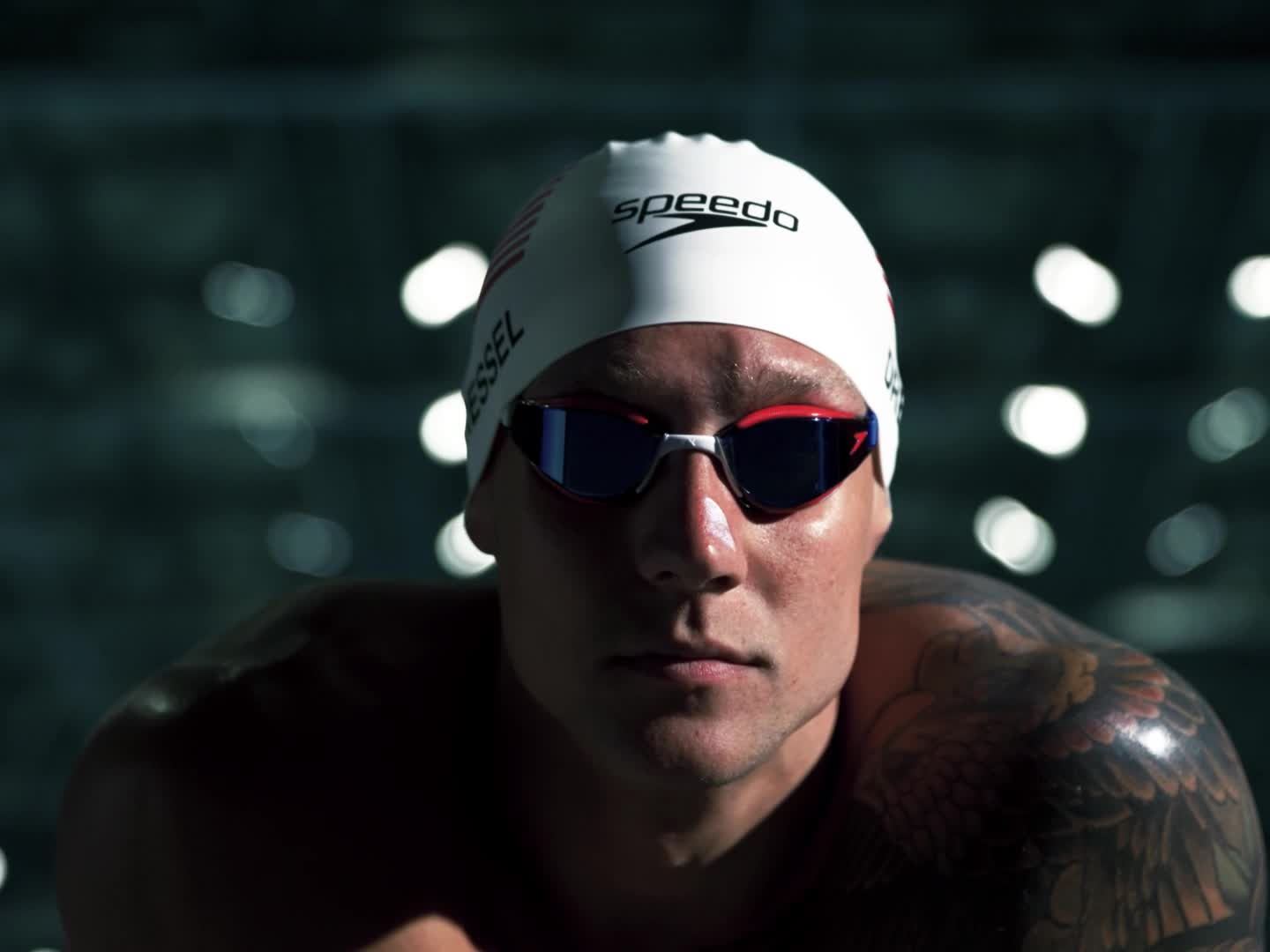 caeleb-dressel-putting-goggles-on