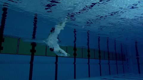 adam-peaty-underwater-in-fastskin-suit